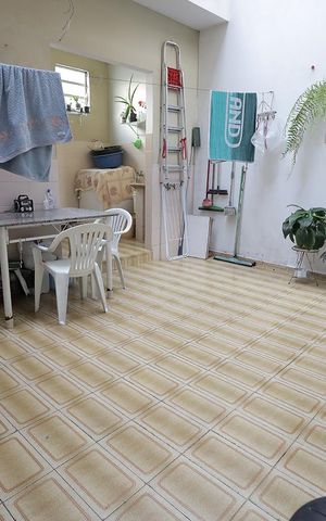 Casa à venda com 150m², 3 quartos e 2 vagas Casa à venda com 150m², 3 quartos e 2 vagasQuintal