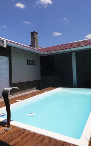 Casa à venda com 200m², 3 quartos e 2 vagasPiscina