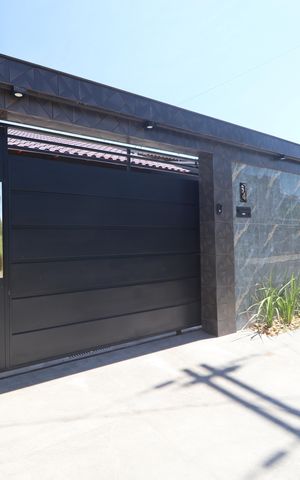 Casa à venda com 200m², 3 quartos e 2 vagasFachada