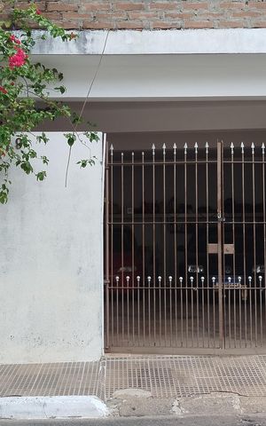 Casa à venda com 125m², 2 quartos e 3 vagas Casa à venda com 125m², 2 quartos e 3 vagasFachada