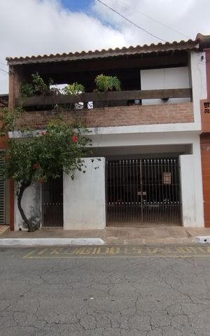 Casa à venda com 125m², 2 quartos e 3 vagas Casa à venda com 125m², 2 quartos e 3 vagasFachada