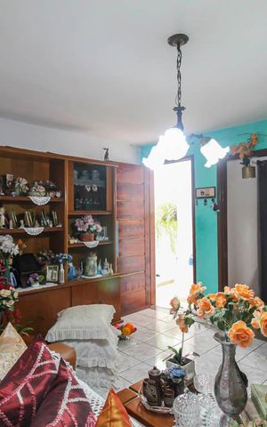 Casa à venda com 125m², 2 quartos e 3 vagas Casa à venda com 125m², 2 quartos e 3 vagasSala