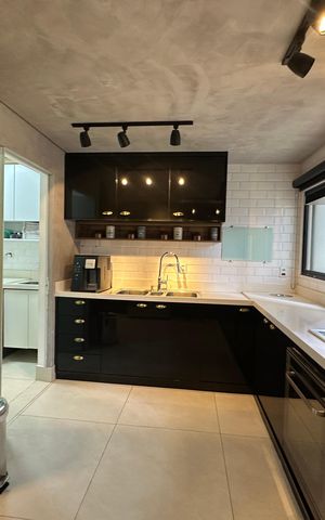 Apartamento à venda com 177m², 3 quartos e 3 vagas Apartamento à venda com 177m², 3 quartos e 3 vagasCozinha
