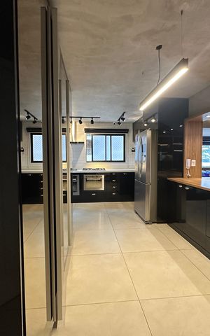 Apartamento à venda com 177m², 3 quartos e 3 vagas Apartamento à venda com 177m², 3 quartos e 3 vagasCozinha