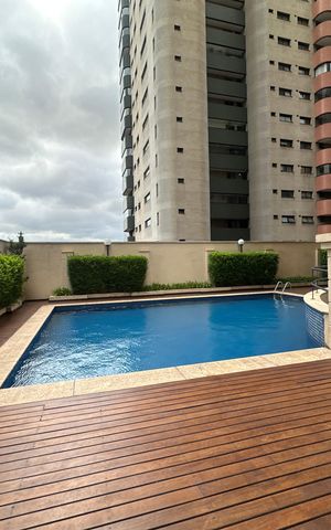 Apartamento à venda com 177m², 3 quartos e 3 vagas Apartamento à venda com 177m², 3 quartos e 3 vagasÁrea comum - Piscina