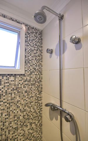 Apartamento à venda com 141m², 3 quartos e 2 vagasChuveiro da Suíte 1
