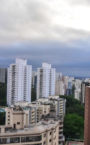 Apartamento à venda com 141m², 3 quartos e 2 vagasVista da Suíte 1