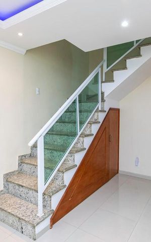 Casa à venda com 410m², 4 quartos e 2 vagas Casa à venda com 410m², 4 quartos e 2 vagasSala