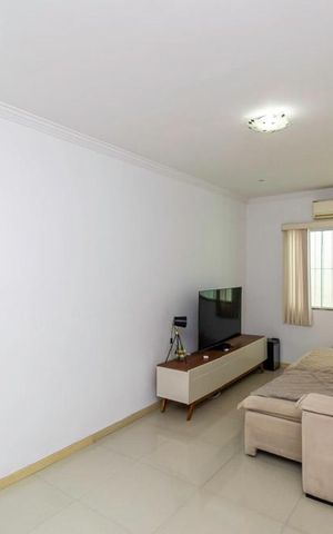 Casa à venda com 410m², 4 quartos e 2 vagas Casa à venda com 410m², 4 quartos e 2 vagasQuarto 2