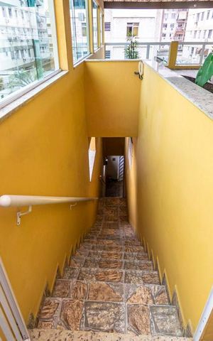Casa à venda com 410m², 4 quartos e 2 vagas Casa à venda com 410m², 4 quartos e 2 vagasTerraço