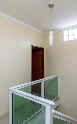Casa à venda com 410m², 4 quartos e 2 vagas Casa à venda com 410m², 4 quartos e 2 vagasHall do 2º andar