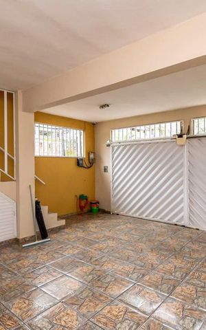 Casa à venda com 410m², 4 quartos e 2 vagas Casa à venda com 410m², 4 quartos e 2 vagasGaragem