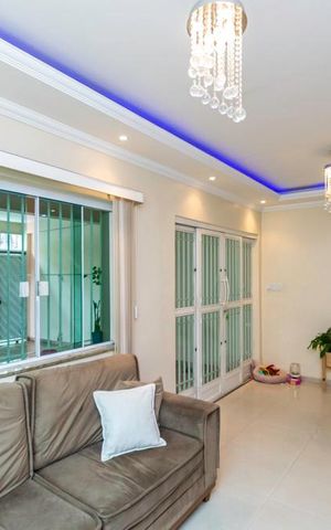 Casa à venda com 410m², 4 quartos e 2 vagas Casa à venda com 410m², 4 quartos e 2 vagasSala