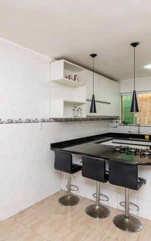 Casa à venda com 410m², 4 quartos e 2 vagas Casa à venda com 410m², 4 quartos e 2 vagasCozinha