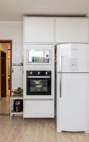 Casa à venda com 410m², 4 quartos e 2 vagas Casa à venda com 410m², 4 quartos e 2 vagasCozinha - Armários