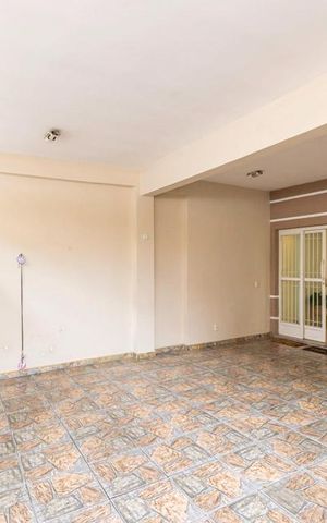 Casa à venda com 410m², 4 quartos e 2 vagas Casa à venda com 410m², 4 quartos e 2 vagasGaragem