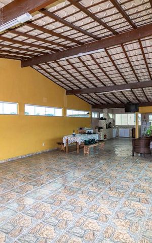 Casa à venda com 410m², 4 quartos e 2 vagas Casa à venda com 410m², 4 quartos e 2 vagasTerraço