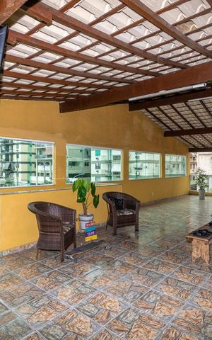 Casa à venda com 410m², 4 quartos e 2 vagas Casa à venda com 410m², 4 quartos e 2 vagasTerraço