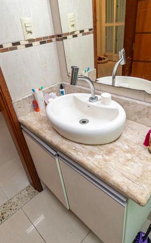 Casa à venda com 410m², 4 quartos e 2 vagas Casa à venda com 410m², 4 quartos e 2 vagasBanheiro social