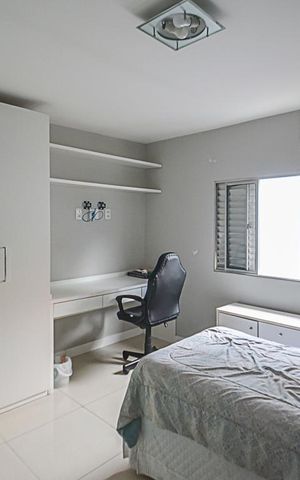 Casa para alugar com 222m², 3 quartos e 3 vagas Casa para alugar com 222m², 3 quartos e 3 vagasQuarto 2