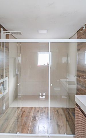 Casa para alugar com 222m², 3 quartos e 3 vagas Casa para alugar com 222m², 3 quartos e 3 vagasBanheiro da Suíte