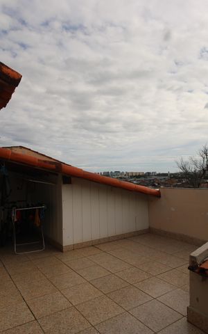 Casa de condomínio à venda com 517m², 4 quartos e 4 vagasTerraço
