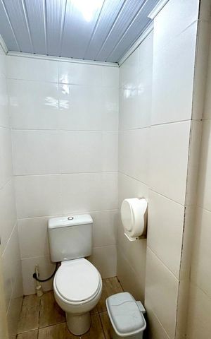 Casa à venda com 240m², 4 quartos e 6 vagas Casa à venda com 240m², 4 quartos e 6 vagasBanheiro 4