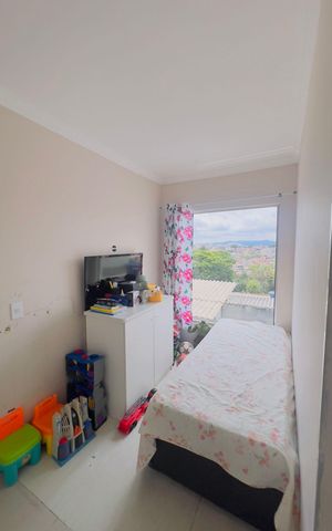 Casa à venda com 240m², 4 quartos e 6 vagas Casa à venda com 240m², 4 quartos e 6 vagasQuarto 3
