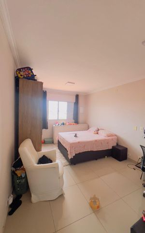 Casa à venda com 240m², 4 quartos e 6 vagas Casa à venda com 240m², 4 quartos e 6 vagasQuarto 5