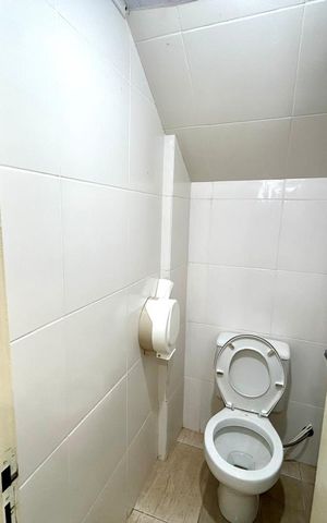 Casa à venda com 240m², 4 quartos e 6 vagas Casa à venda com 240m², 4 quartos e 6 vagasBanheiro 5