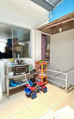 Casa à venda com 240m², 4 quartos e 6 vagas Casa à venda com 240m², 4 quartos e 6 vagasQuintal