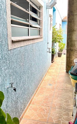 Casa à venda com 240m², 4 quartos e 6 vagas Casa à venda com 240m², 4 quartos e 6 vagasÁrea externa