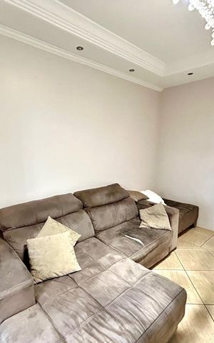 Casa à venda com 240m², 4 quartos e 6 vagas Casa à venda com 240m², 4 quartos e 6 vagasSala 1