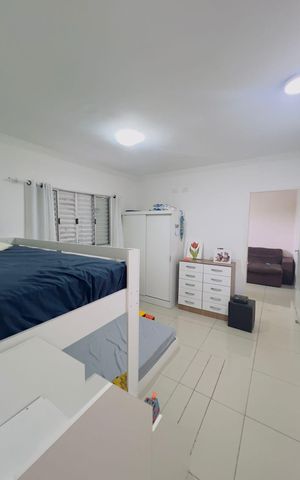 Casa à venda com 240m², 4 quartos e 6 vagas Casa à venda com 240m², 4 quartos e 6 vagasQuarto 4