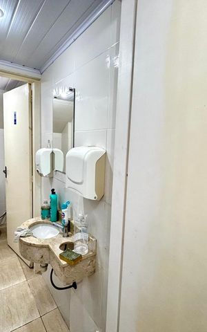 Casa à venda com 240m², 4 quartos e 6 vagas Casa à venda com 240m², 4 quartos e 6 vagasBanheiro 5