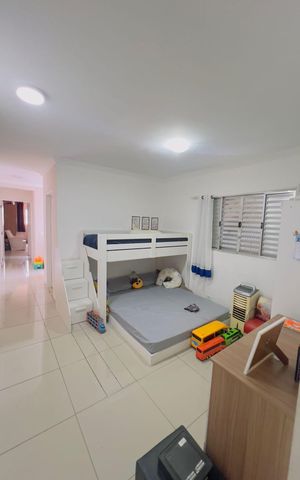 Casa à venda com 240m², 4 quartos e 6 vagas Casa à venda com 240m², 4 quartos e 6 vagasQuarto 4
