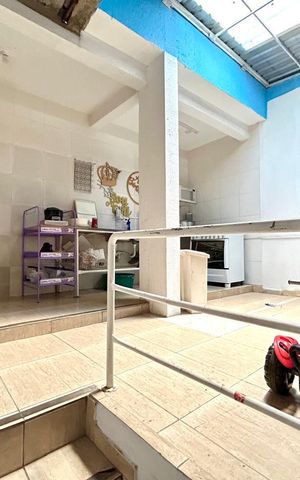 Casa à venda com 240m², 4 quartos e 6 vagas Casa à venda com 240m², 4 quartos e 6 vagasQuintal