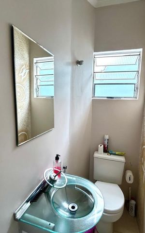 Casa à venda com 240m², 4 quartos e 6 vagas Casa à venda com 240m², 4 quartos e 6 vagasBanheiro 2