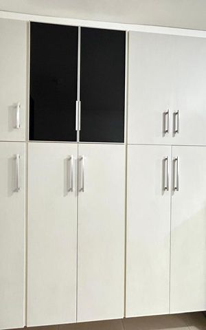 Casa à venda com 240m², 4 quartos e 6 vagas Casa à venda com 240m², 4 quartos e 6 vagasCozinha 1