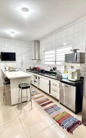Casa à venda com 240m², 4 quartos e 6 vagas Casa à venda com 240m², 4 quartos e 6 vagasCozinha 1