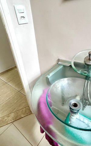 Casa à venda com 240m², 4 quartos e 6 vagas Casa à venda com 240m², 4 quartos e 6 vagasBanheiro 2