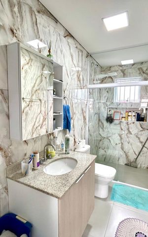Casa à venda com 240m², 4 quartos e 6 vagas Casa à venda com 240m², 4 quartos e 6 vagasBanheiro 1