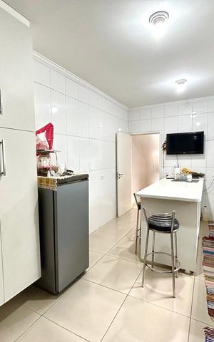 Casa à venda com 240m², 4 quartos e 6 vagas Casa à venda com 240m², 4 quartos e 6 vagasCozinha 1