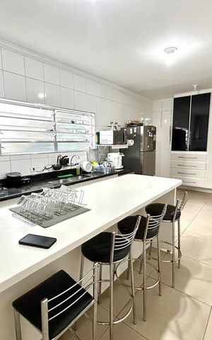 Casa à venda com 240m², 4 quartos e 6 vagas Casa à venda com 240m², 4 quartos e 6 vagasCozinha 1