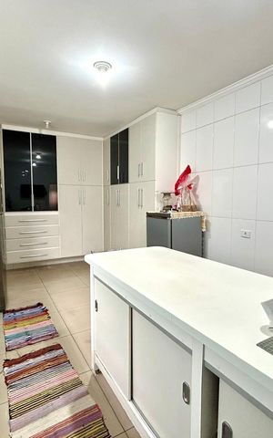 Casa à venda com 240m², 4 quartos e 6 vagas Casa à venda com 240m², 4 quartos e 6 vagasCozinha 1