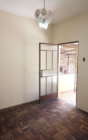 Casa à venda com 360m², 2 quartos e 3 vagasSala