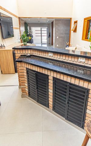 Casa à venda com 279m², 6 quartos e 3 vagas Casa à venda com 279m², 6 quartos e 3 vagasQuintal e Churrasqueira