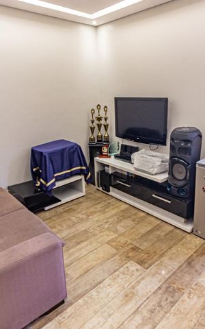 Casa à venda com 279m², 6 quartos e 3 vagas Casa à venda com 279m², 6 quartos e 3 vagasSala de TV