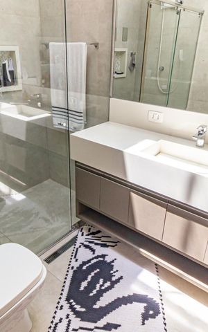 Casa à venda com 279m², 6 quartos e 3 vagas Casa à venda com 279m², 6 quartos e 3 vagasBanheiro da Suíte 1