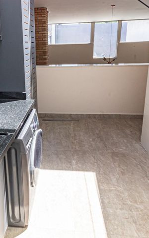 Casa à venda com 279m², 6 quartos e 3 vagas Casa à venda com 279m², 6 quartos e 3 vagasÁrea de ServiçoÁrea de Serviço